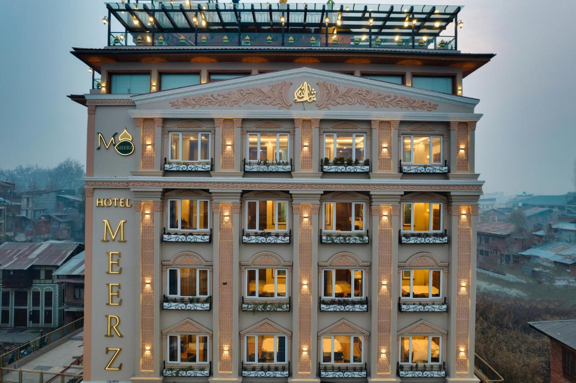 Hotel Meerz Srinagar  Bagian luar foto